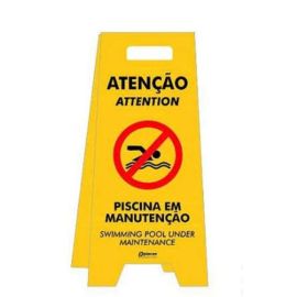 Placa piscina em manutenção